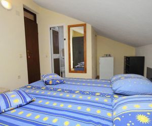Double Room Njivice 5458a Njivice Croatia