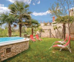 Two-Bedroom Holiday home with a Fireplace in Svetvincenat Bale Croatia