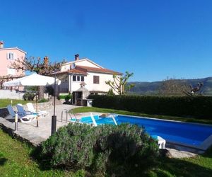 Apartments with a swimming pool Motovun - Bataji (Central Istria - Sredisnja Istra) - 7069 Mile Croatia
