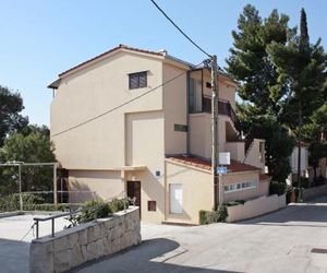Apartment Nemira 5884b Omis Croatia