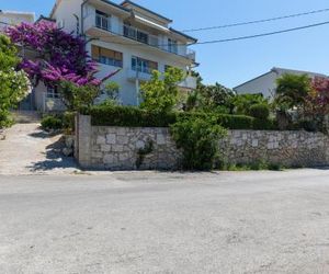 Apartments with a parking space Sumpetar (Omis) - 9436 Sumpetar Croatia