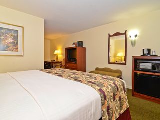 Фото отеля Best Western Cedar Inn & Suites