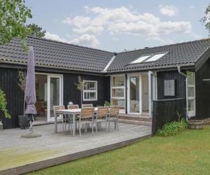 Two-Bedroom Holiday home with a Fireplace in Sjællands Odde Yderby Denmark