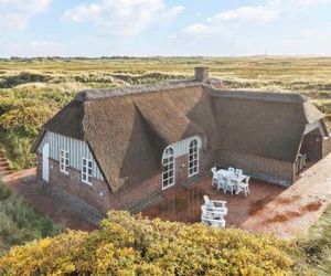 Three-Bedroom Holiday home with a Fireplace in Ringkøbing Norre Lyngvig Denmark