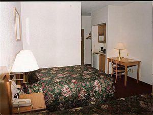 Hotel pic Parkfield Inn - Clinton