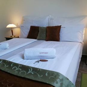 NearBy Hotel