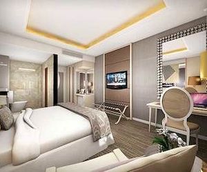 LA’RIZ Wthree Lagaligo Makassar Makassar Indonesia