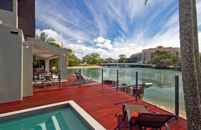 Canalfront Retreat, Private Jetty & Pool