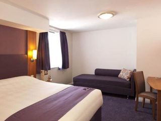 Фото отеля Premier Inn Warrington (A49, M62 J9)