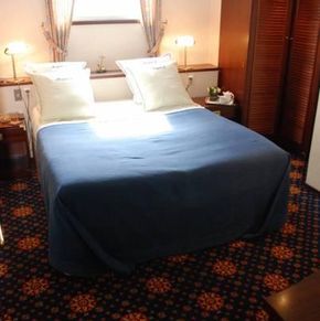 NearBy Hotel