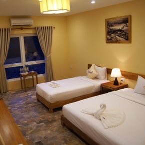 NearBy Hotel