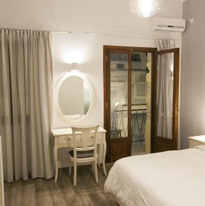 NearBy Hotel