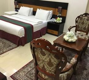 NearBy Hotel