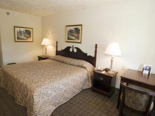 Фото отеля Oak Tree Inn