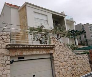 Apartment Sreta Omis Croatia