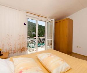 Apartments Dinko Gdinj Croatia