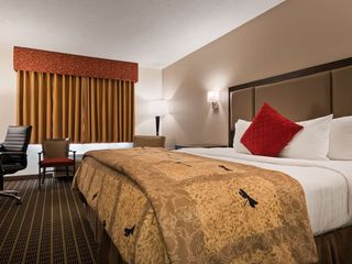 Фото отеля Best Western Plus Eagleridge Inn & Suites