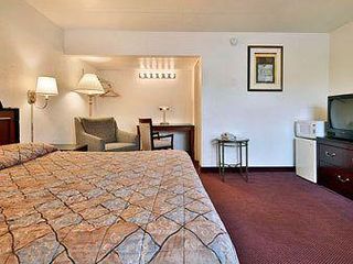 Hotel pic Super 8 by Wyndham Millbury/Toledo