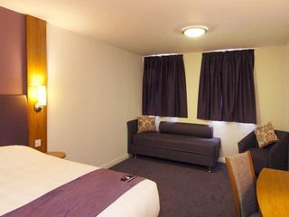 Фото отеля Premier Inn Salisbury North Bishopdown