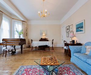 Veeve  Beautiful 2 Bed Victorian Apartment Sleeps 5 Warwick Road Kensington United Kingdom