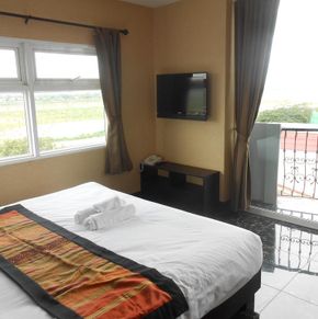 NearBy Hotel