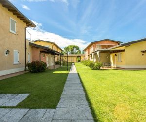 Attractive Holiday Home in Manerba del Garda With Pool Manerba del Garda Italy