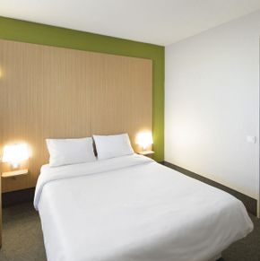 NearBy Hotel
