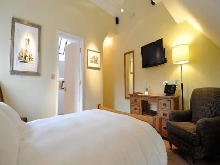 image of hotel Bear and Ragged Staff