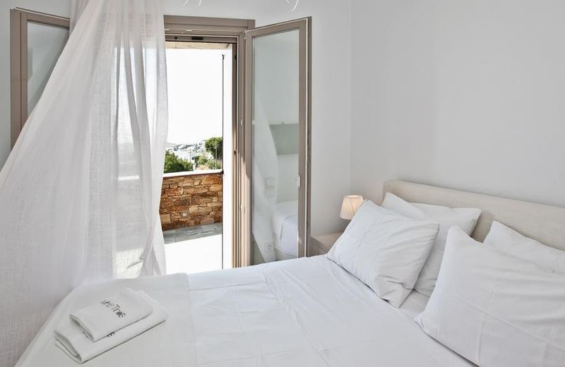 White Tinos Luxury Suites