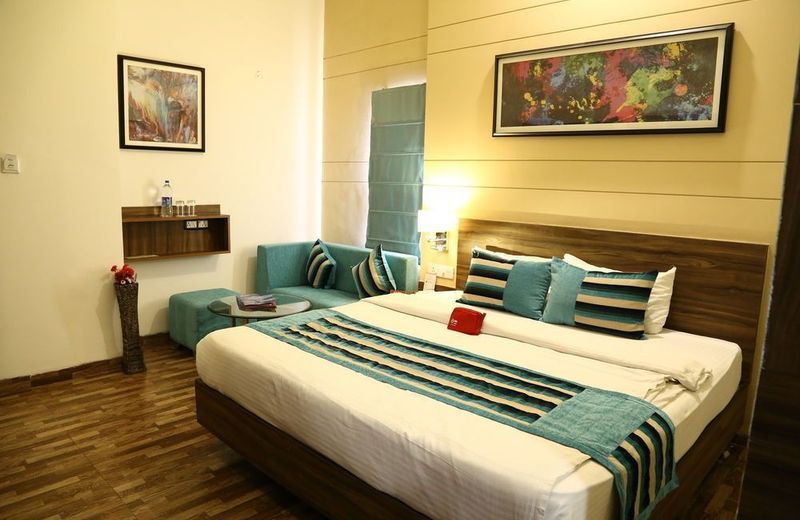 OYO 657 Hotel K C Cross Road