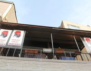 Rooster Hostel Izmir Turkey