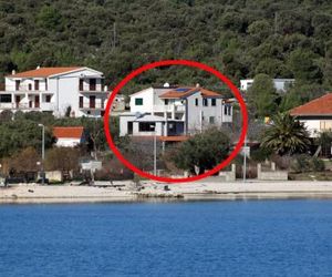 Apartments with a parking space Vinisce (Trogir) - 5978 Vinisce Croatia