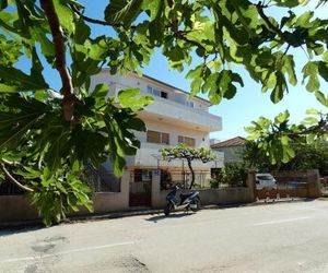 Apartments with a parking space Vinisce (Trogir) - 11075 Vinisce Croatia