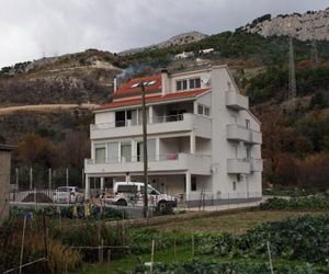 Apartments with a swimming pool Zakucac (Omis) - 5954 Omis Croatia