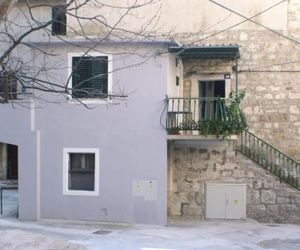 Apartments with a parking space Omis - 4327 Omis Croatia