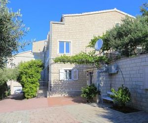 Apartments by the sea Duce (Omis) - 2737 Duce Croatia