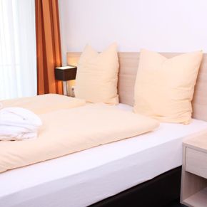 NearBy Hotel