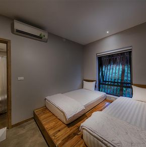 NearBy Hotel