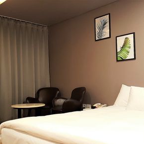 NearBy Hotel