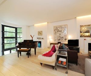 Veeve  Impressive 6 Bed Family Home Holland Park Kensington Shepherds Bush United Kingdom