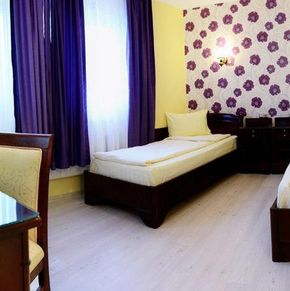 NearBy Hotel