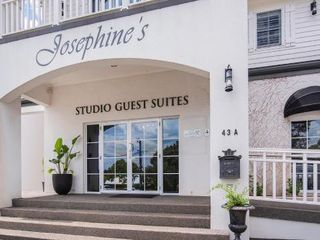 Фото отеля Josephines Luxury Accommodation