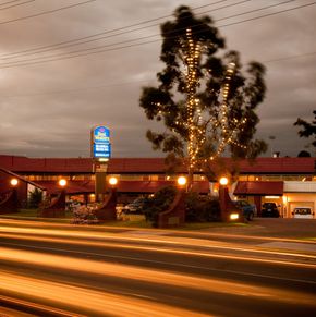 NearBy Hotel