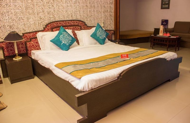 OYO Premium Nagpur Railway Station Road