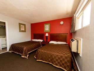 Hotel pic Scottish Inn and Suites - Bensalem