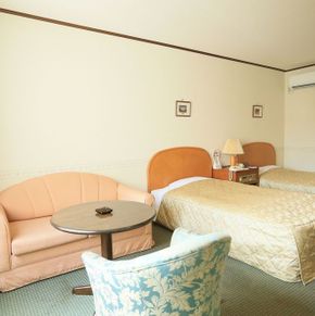 NearBy Hotel