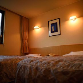 NearBy Hotel