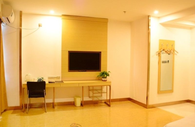 GreenTree Inn Taiyuan Wanbailin District West Bua Station Express Hotel