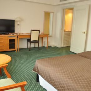 NearBy Hotel