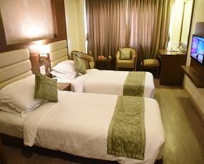 NearBy Hotel